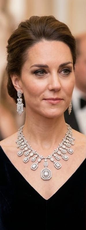 Grand cascade collar set