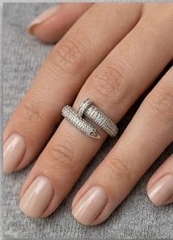 Pavé nail ring