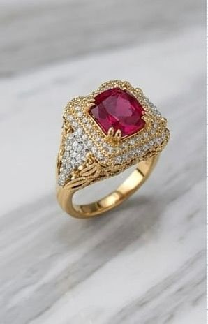Aura crimson dine & intricate gold ring